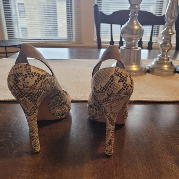 BCBGMaxazria Gray Heel - Picture 5 of 5